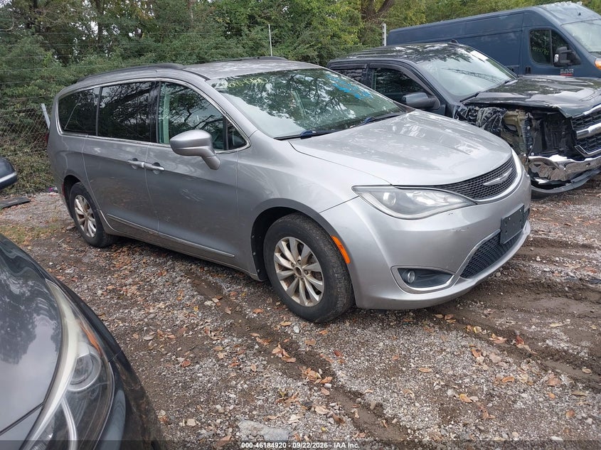 Photo of the 2017 CHRYSLER PACIFICA TOURING-L
