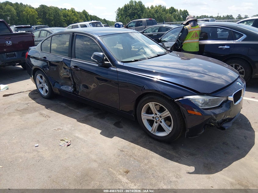 Photo of the 2014 BMW 320I
