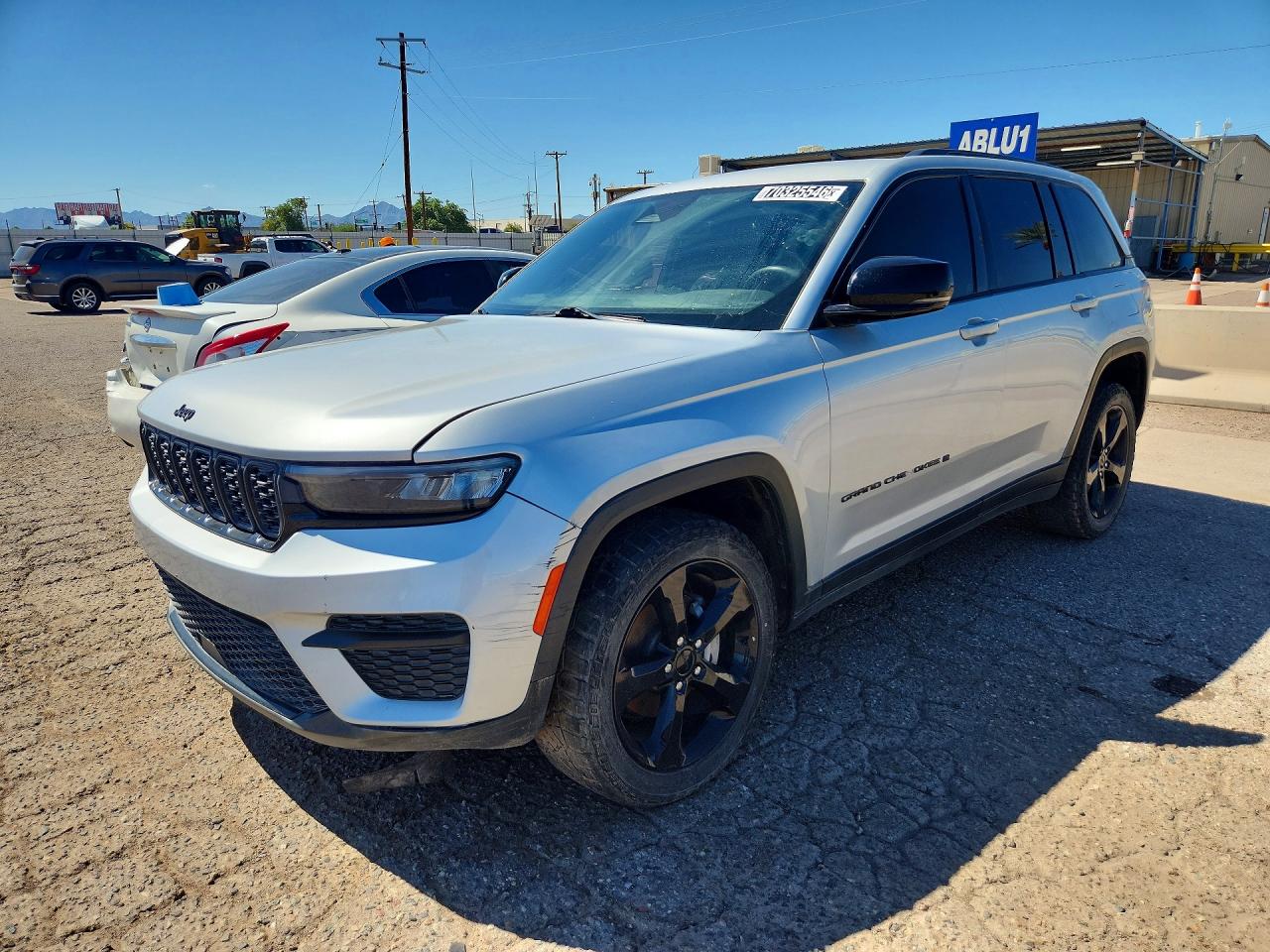 Photo of the 2023 JEEP GRAND CHEROKEE LAREDO