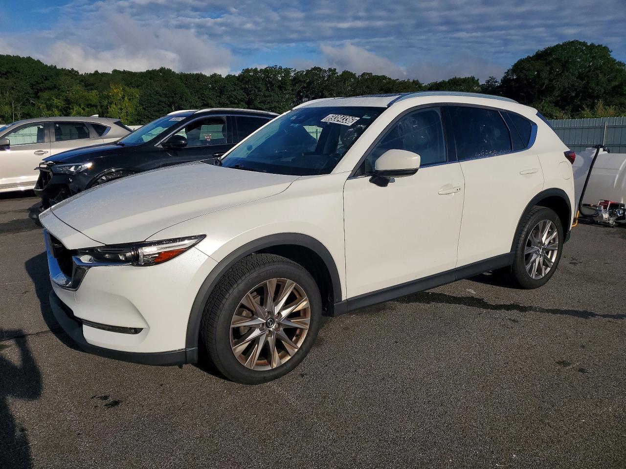 Photo of the 2021 MAZDA CX-5 GRAND TOURING