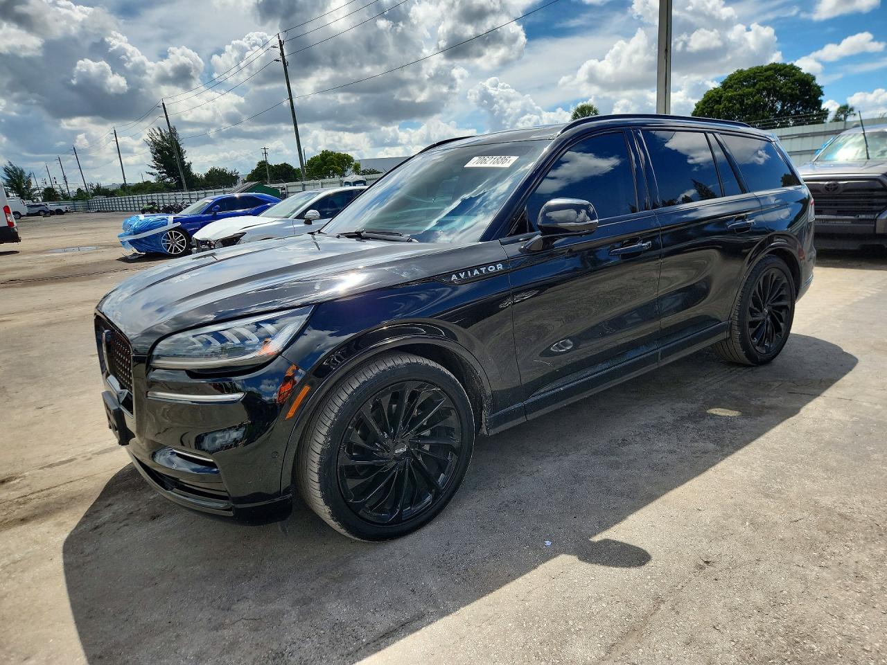 Photo of the 2023 LINCOLN AVIATOR RESERVE