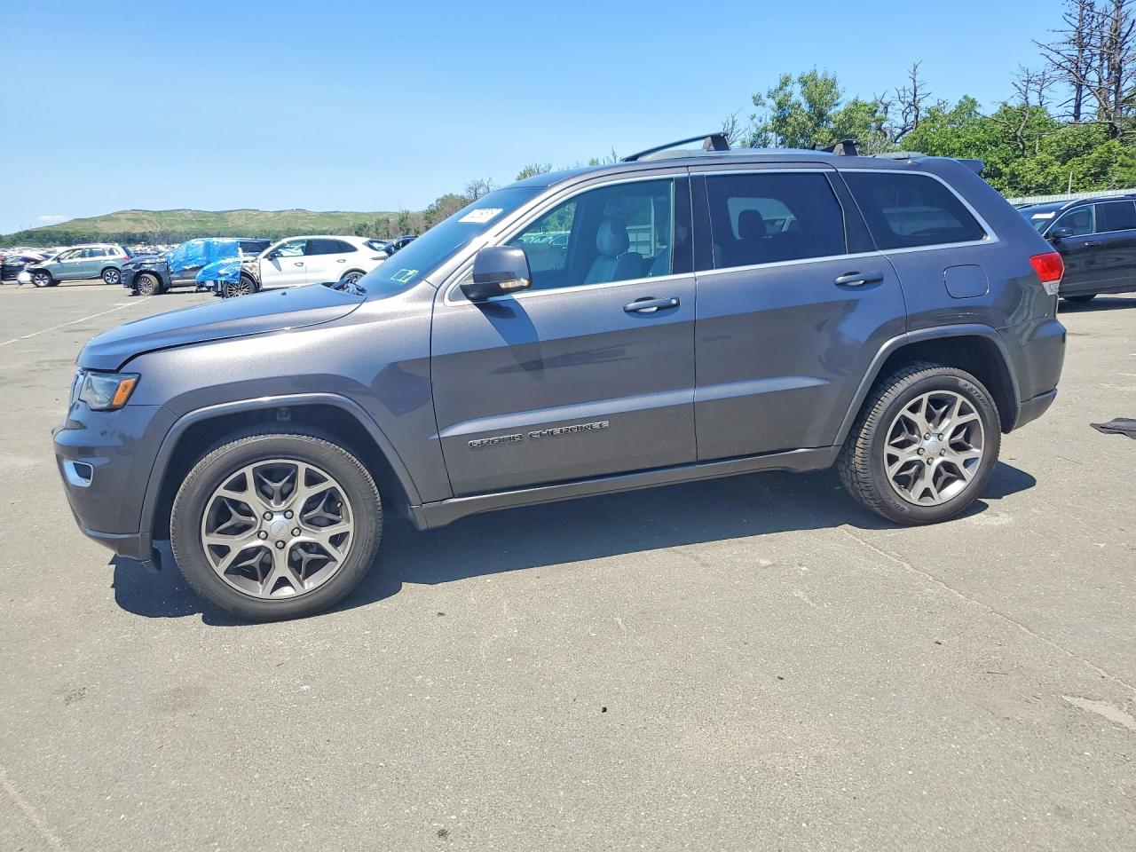 Photo of the 2018 JEEP GRAND CHEROKEE LIMITED