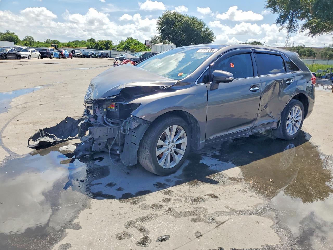 Photo of the 2013 TOYOTA VENZA XLE