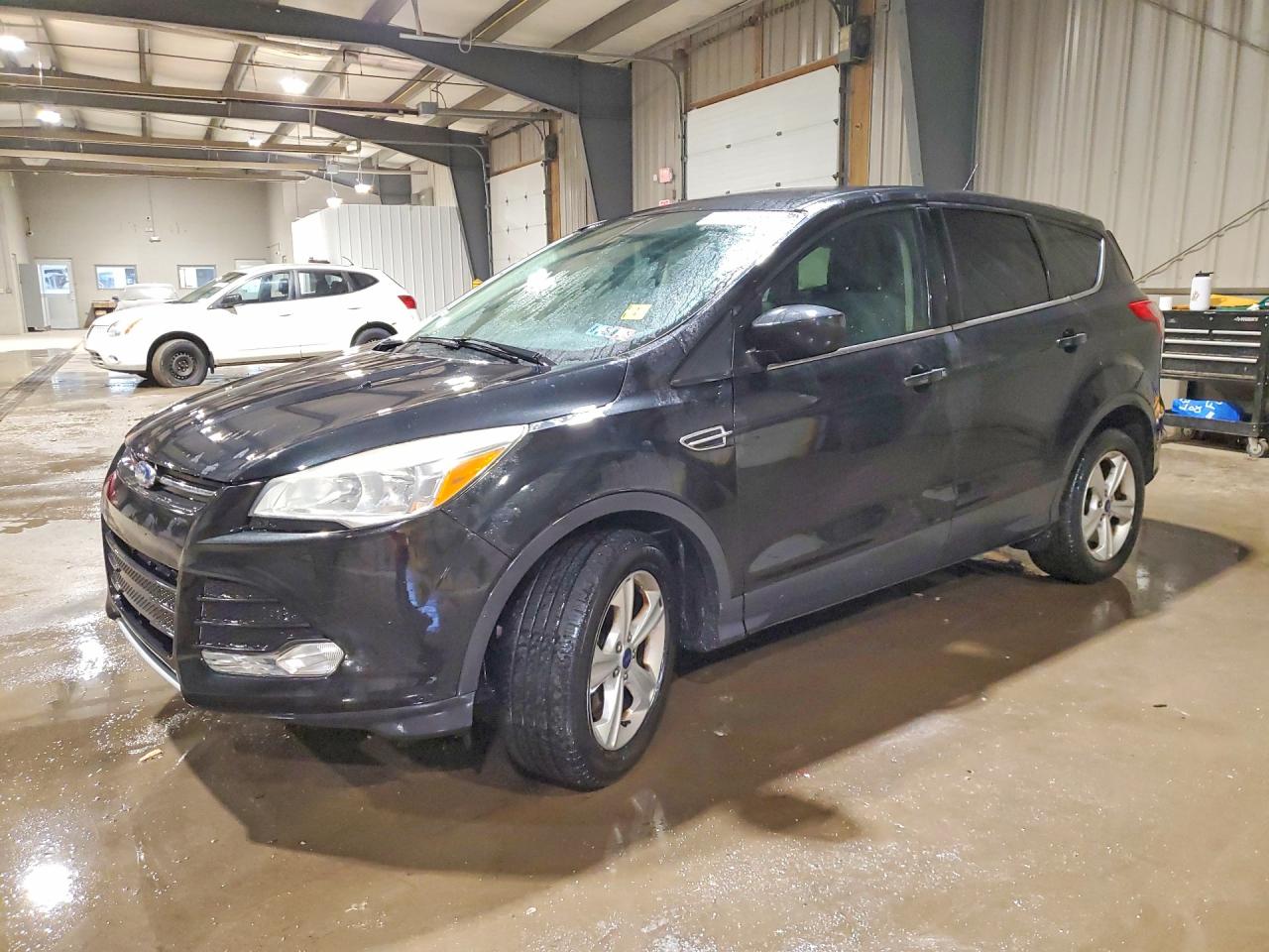 Photo of the 2015 FORD ESCAPE SE