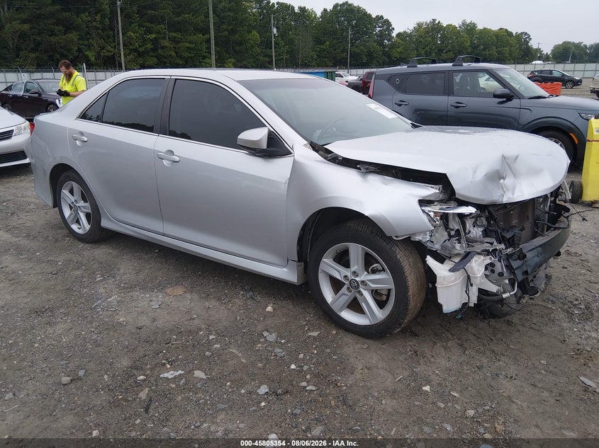 Photo of the 2012 TOYOTA CAMRY SE