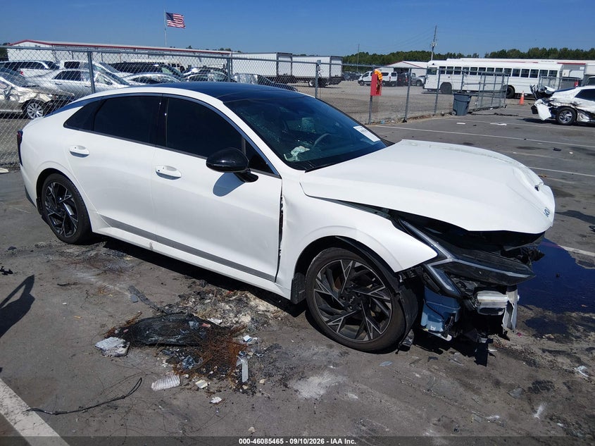 Photo of the 2025 KIA K5 GT-LINE