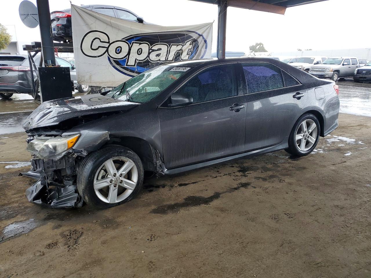 Photo of the 2014 TOYOTA CAMRY SE