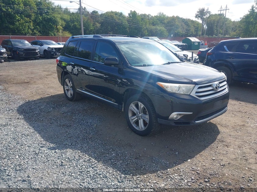 Photo of the 2013 TOYOTA HIGHLANDER LIMITED V6