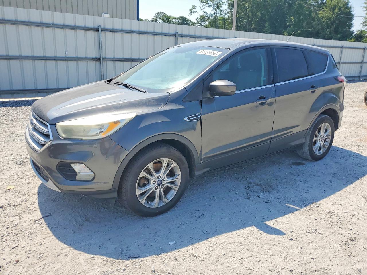 Photo of the 2017 FORD ESCAPE SE