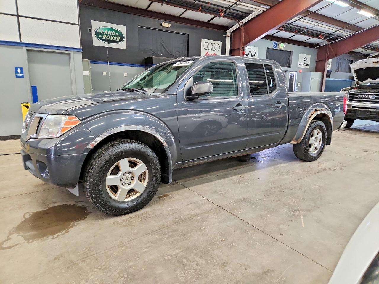 Photo of the 2013 NISSAN FRONTIER SV