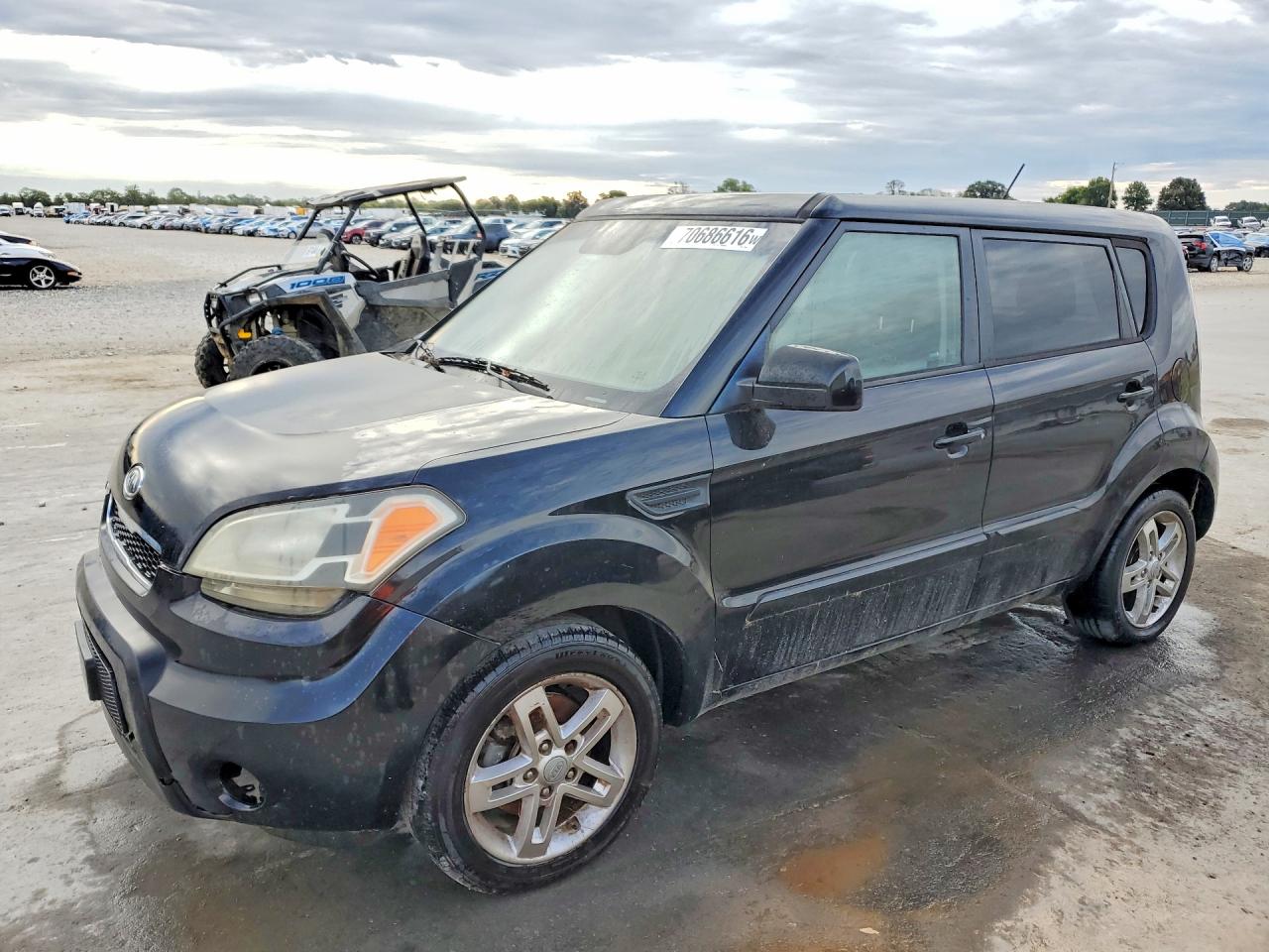 Photo of the 2011 KIA SOUL +