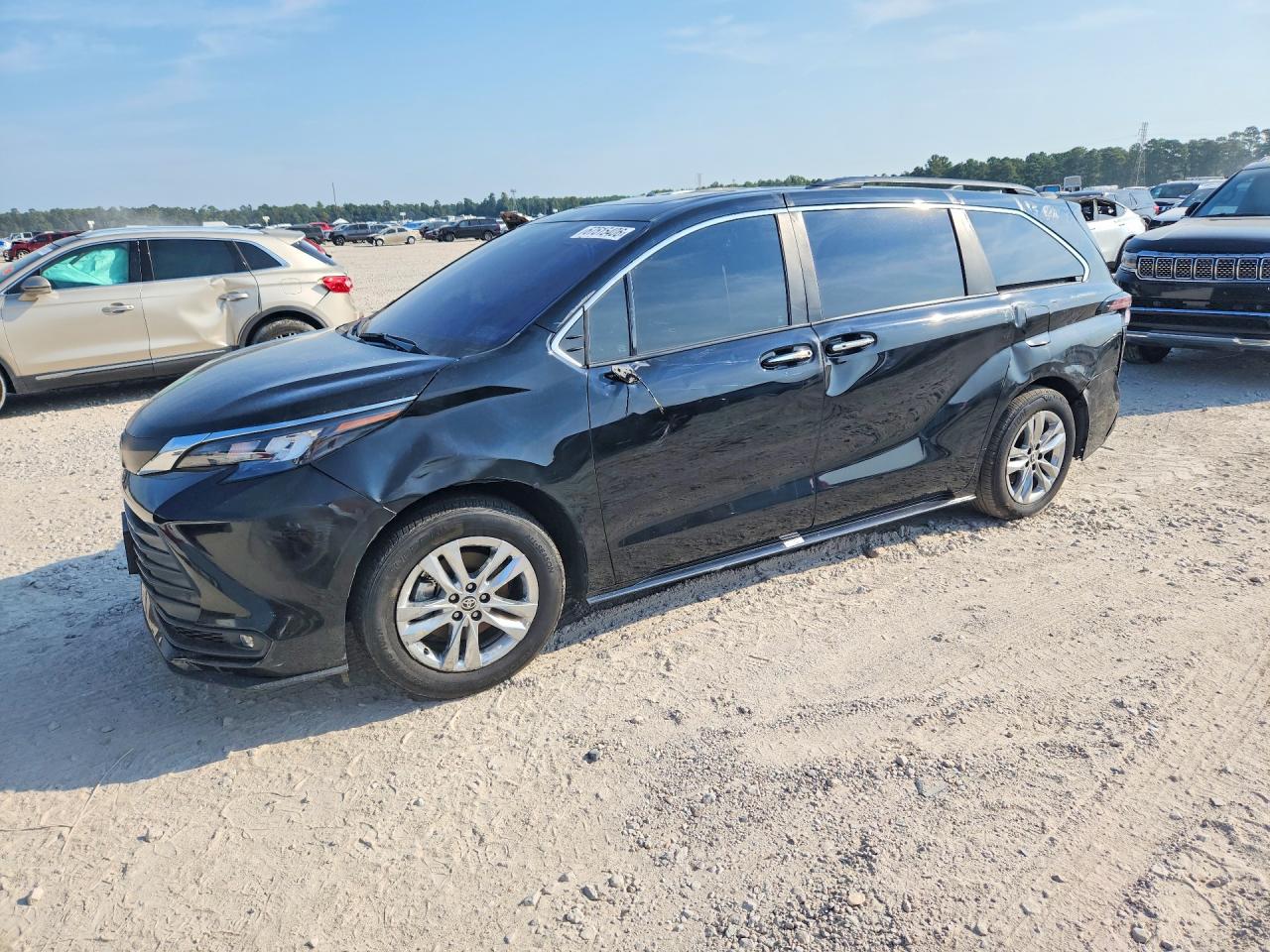Photo of the 2025 TOYOTA SIENNA XLE