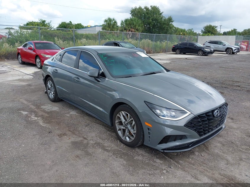 Photo of the 2023 HYUNDAI SONATA SEL