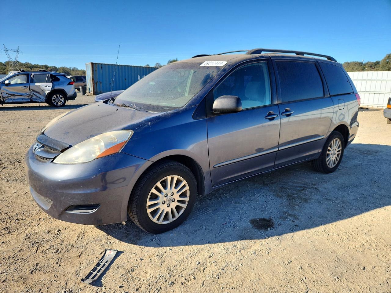Photo of the 2010 TOYOTA SIENNA LE