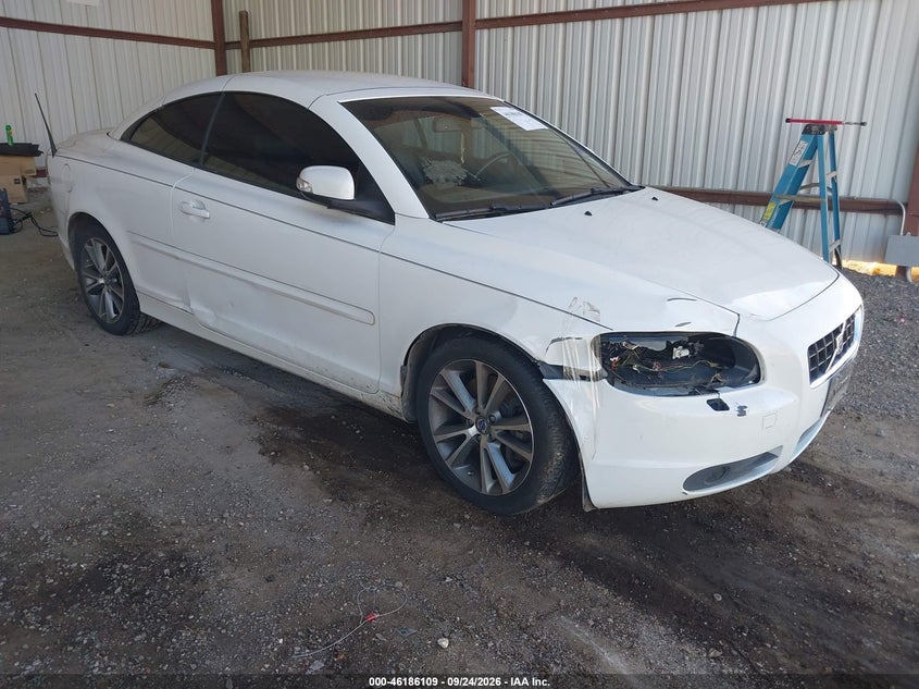 Photo of the 2010 VOLVO C70 T5