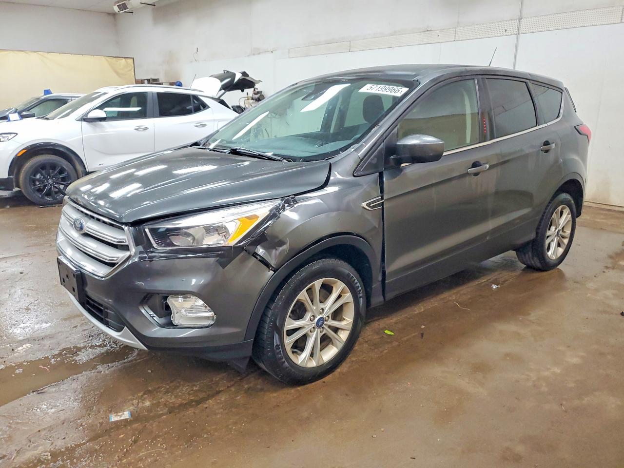 Photo of the 2019 FORD ESCAPE SE