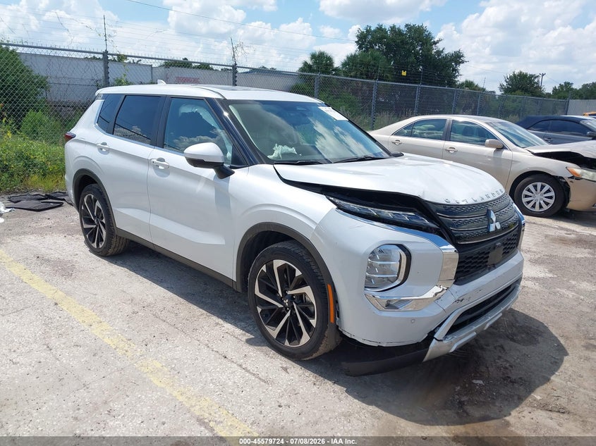 Photo of the 2024 MITSUBISHI OUTLANDER SE 2.5 2WD
