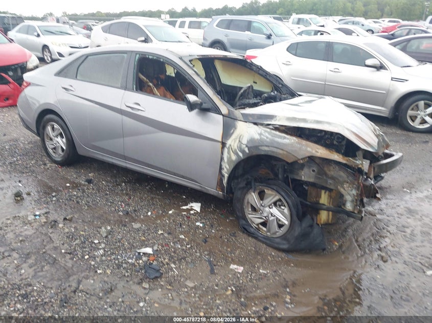 Photo of the 2025 HYUNDAI ELANTRA SE
