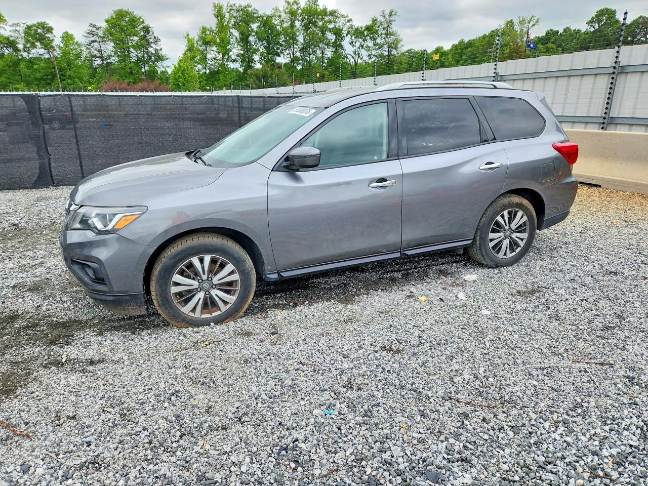 Photo of the 2019 NISSAN PATHFINDER SV