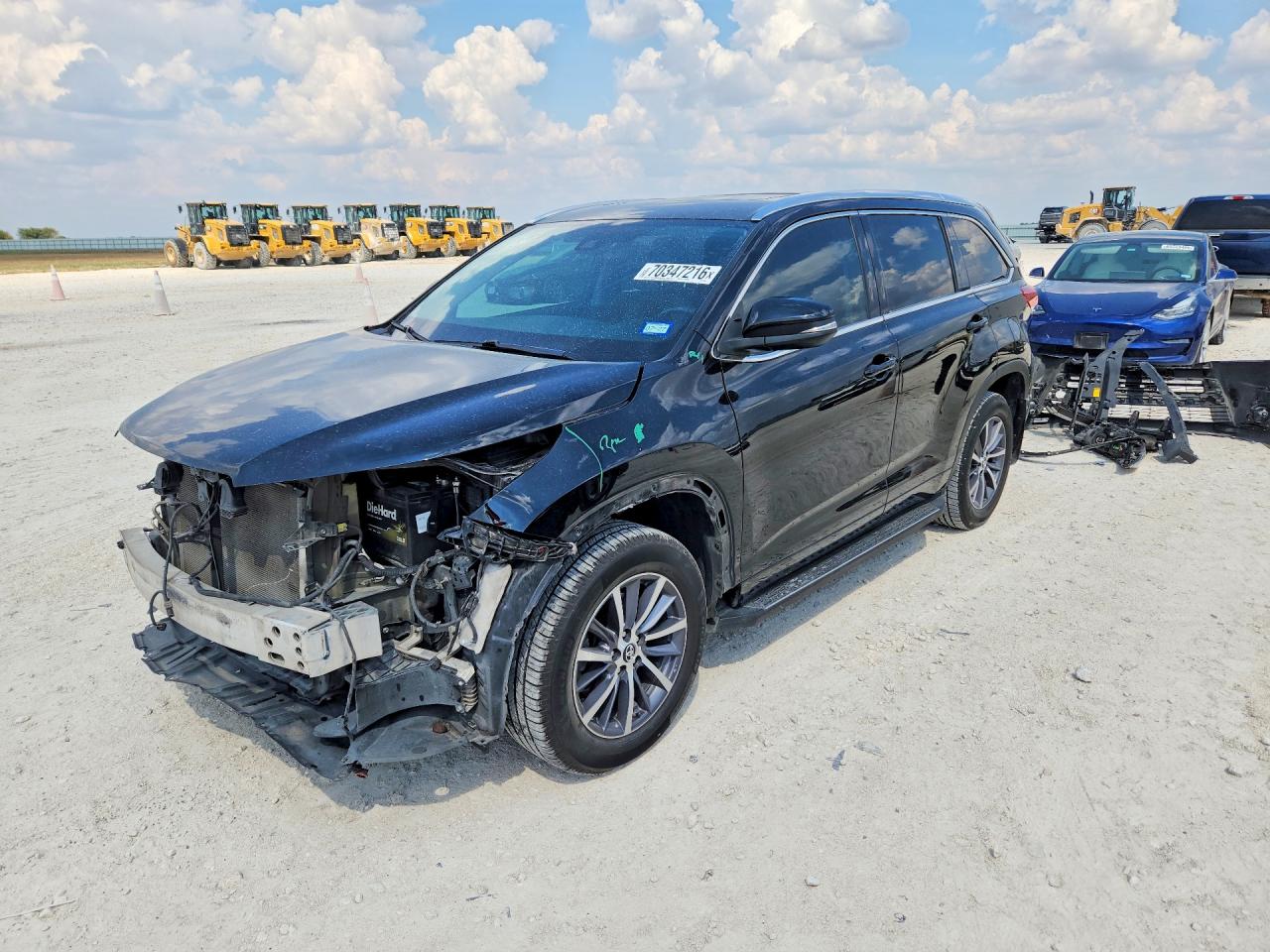 Photo of the 2018 TOYOTA HIGHLANDER XLE