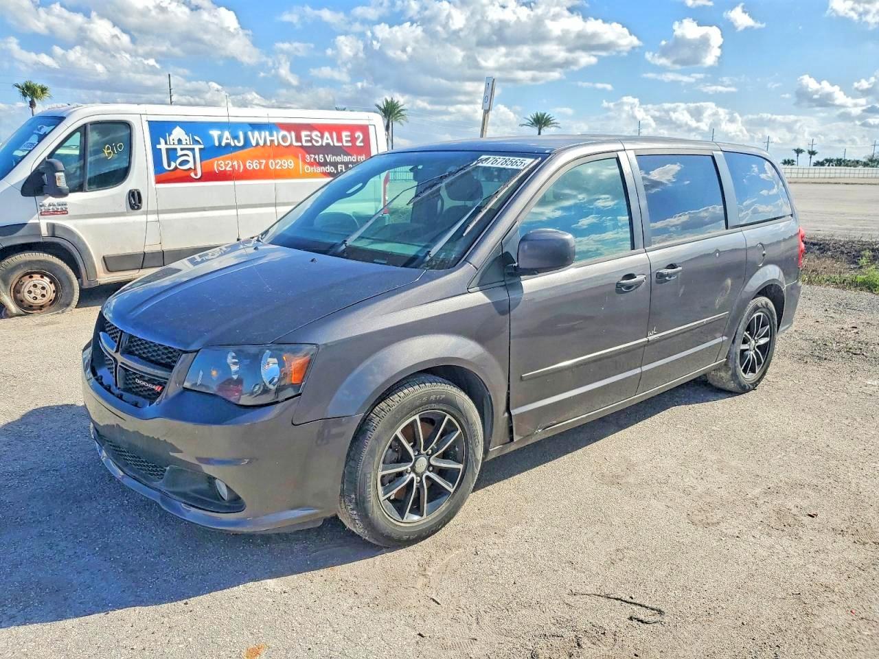 Photo of the 2015 DODGE GRAND CARAVAN SXT