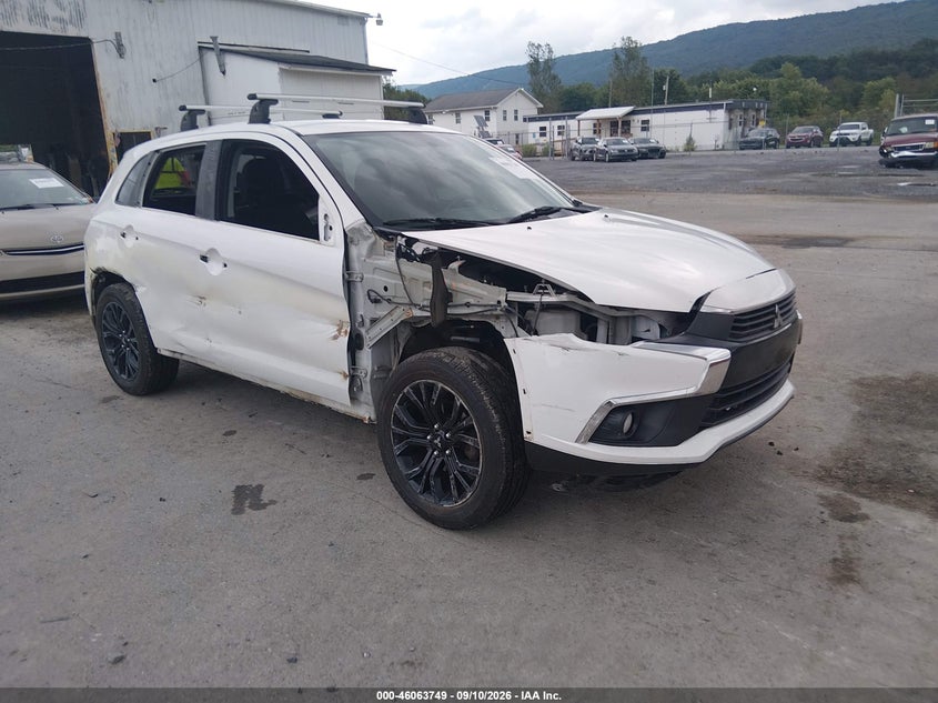 Photo of the 2017 MITSUBISHI OUTLANDER SPORT 2.0 LE