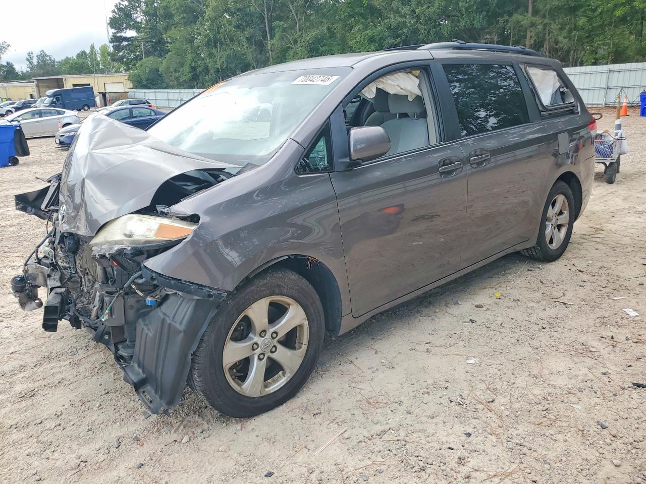 Photo of the 2012 TOYOTA SIENNA LE