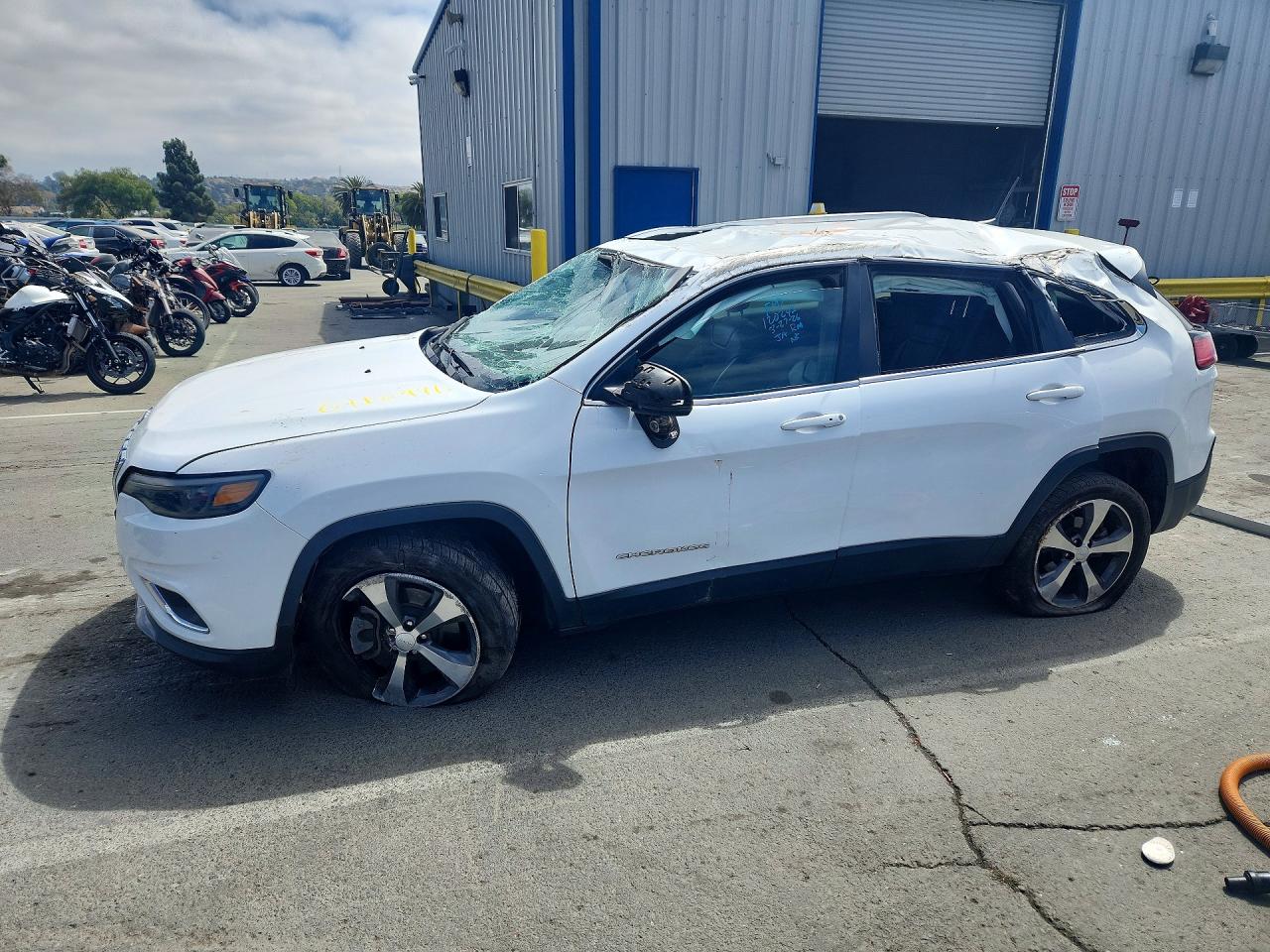 Photo of the 2019 JEEP CHEROKEE LIMITED