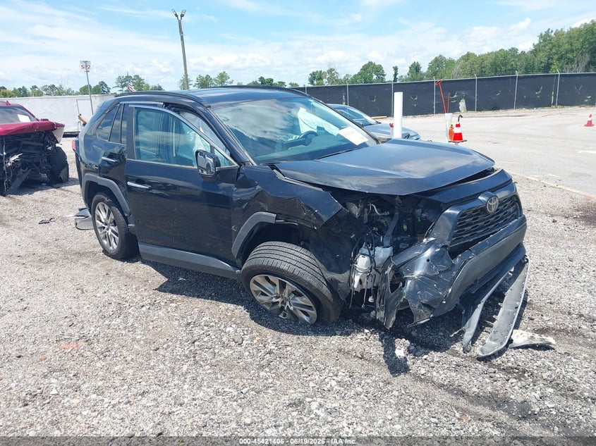 Photo of the 2021 TOYOTA RAV4 LIMITED