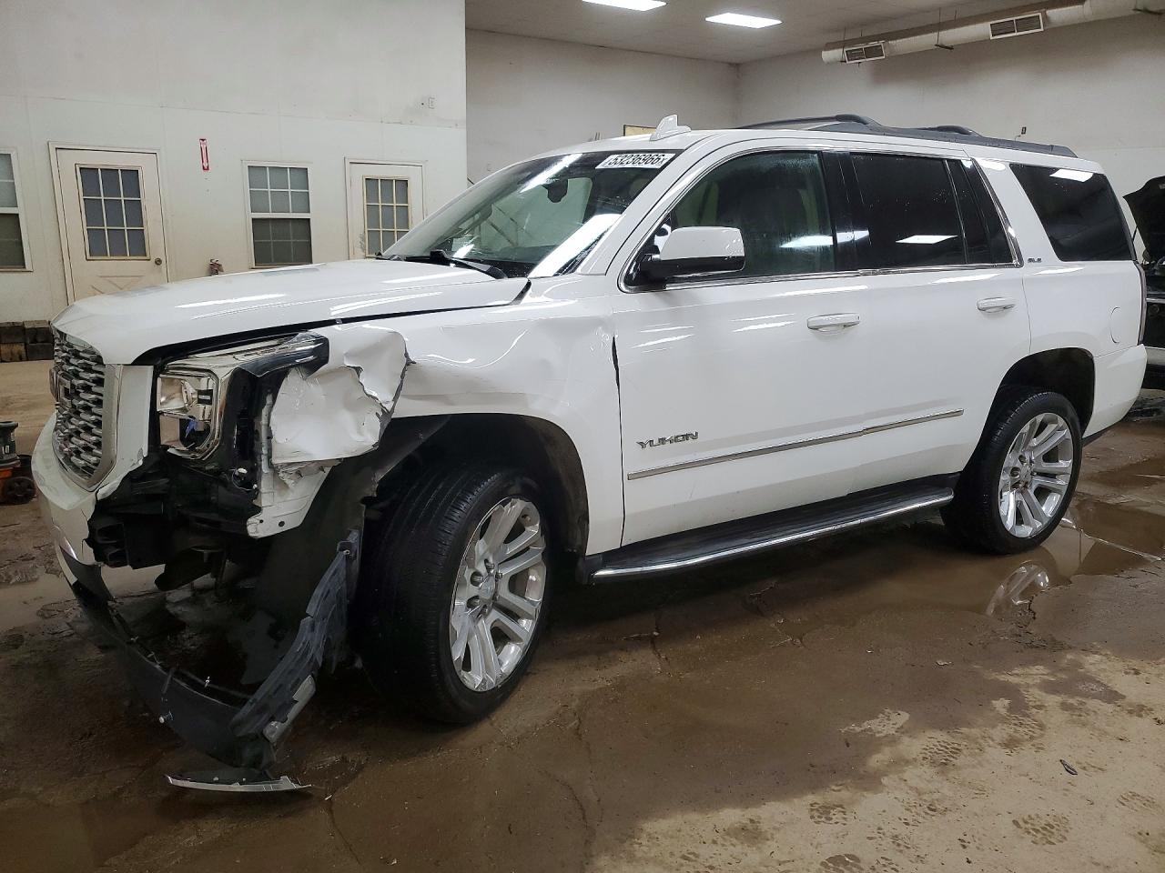 Photo of the 2015 GMC YUKON SLE