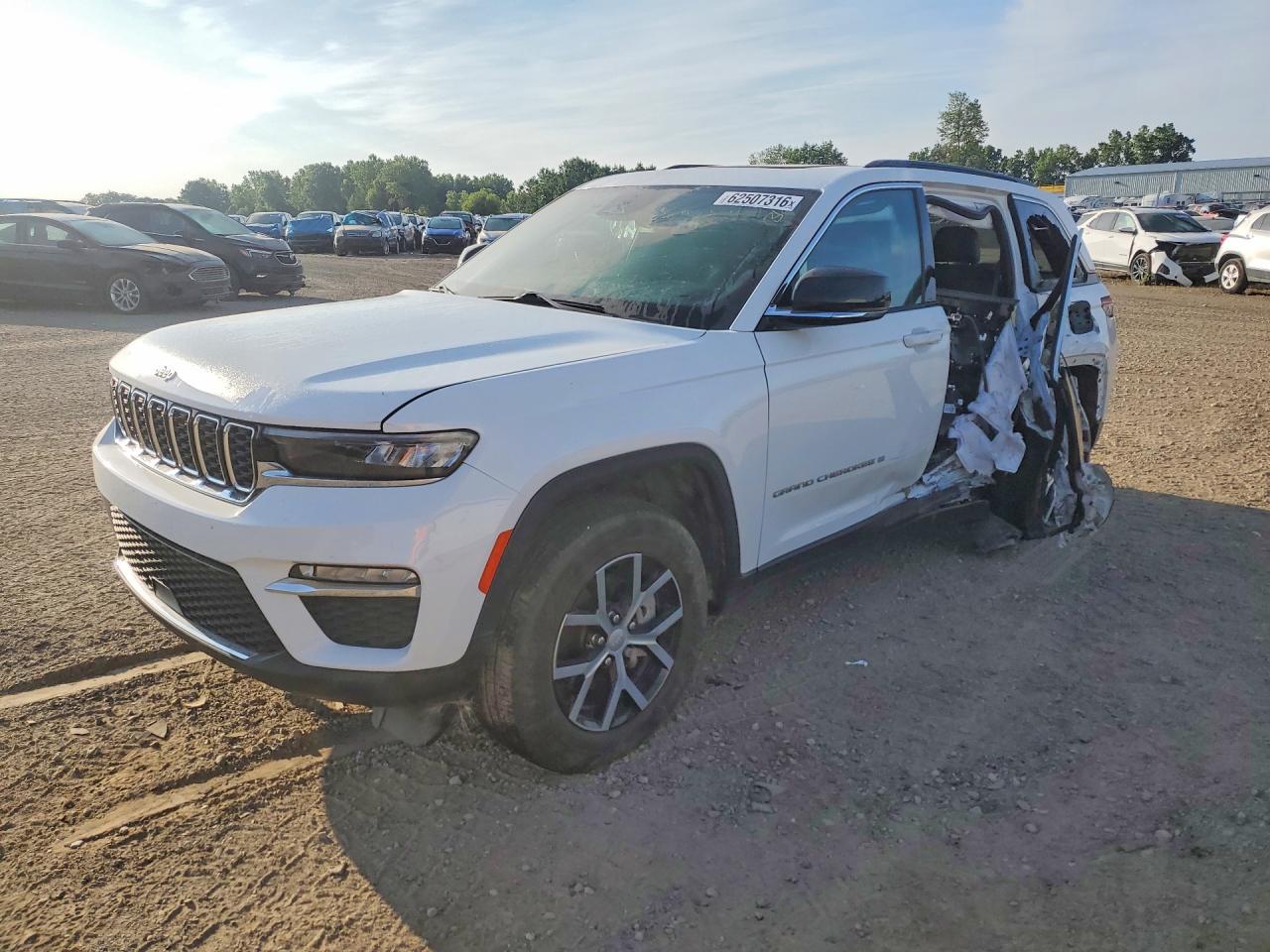 Photo of the 2024 JEEP GRAND CHEROKEE LIMITED