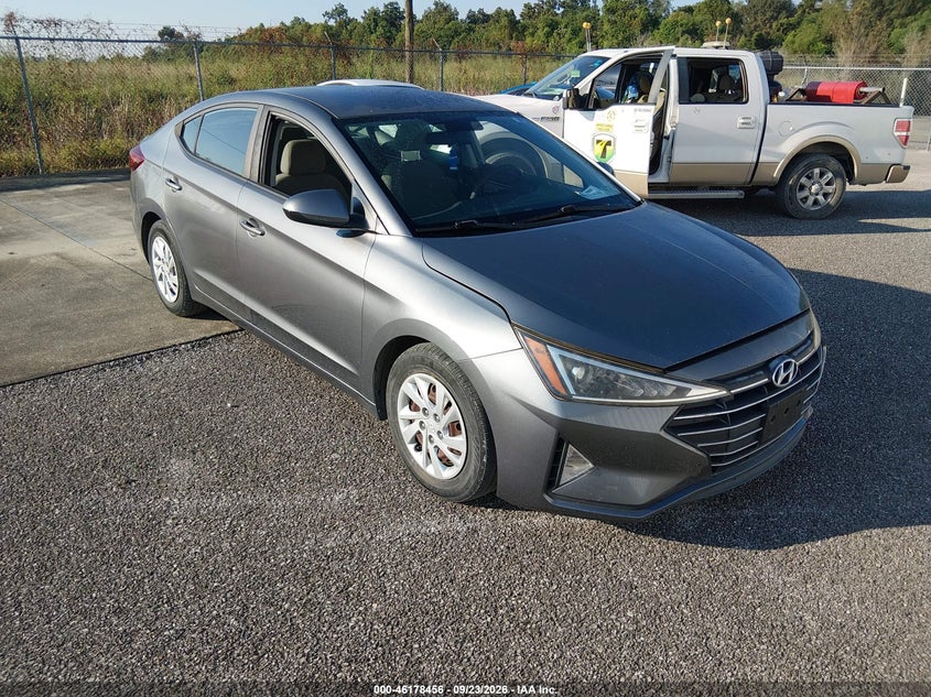 Photo of the 2019 HYUNDAI ELANTRA SE