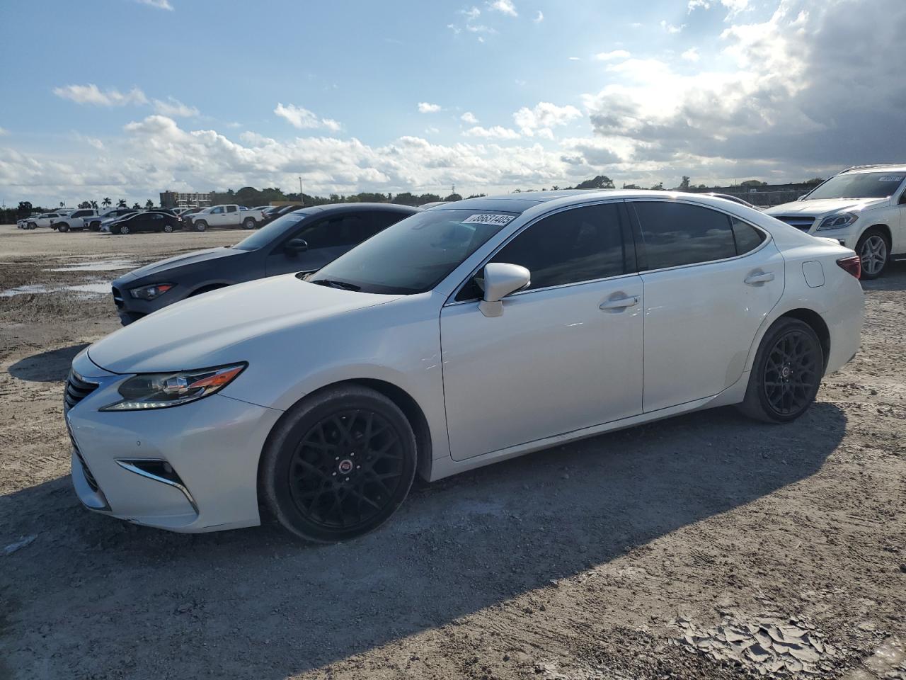 Photo of the 2017 LEXUS ES 350