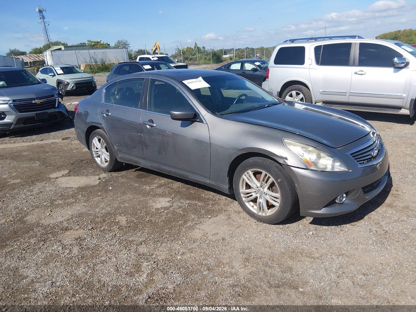 Photo of the 2015 INFINITI Q40