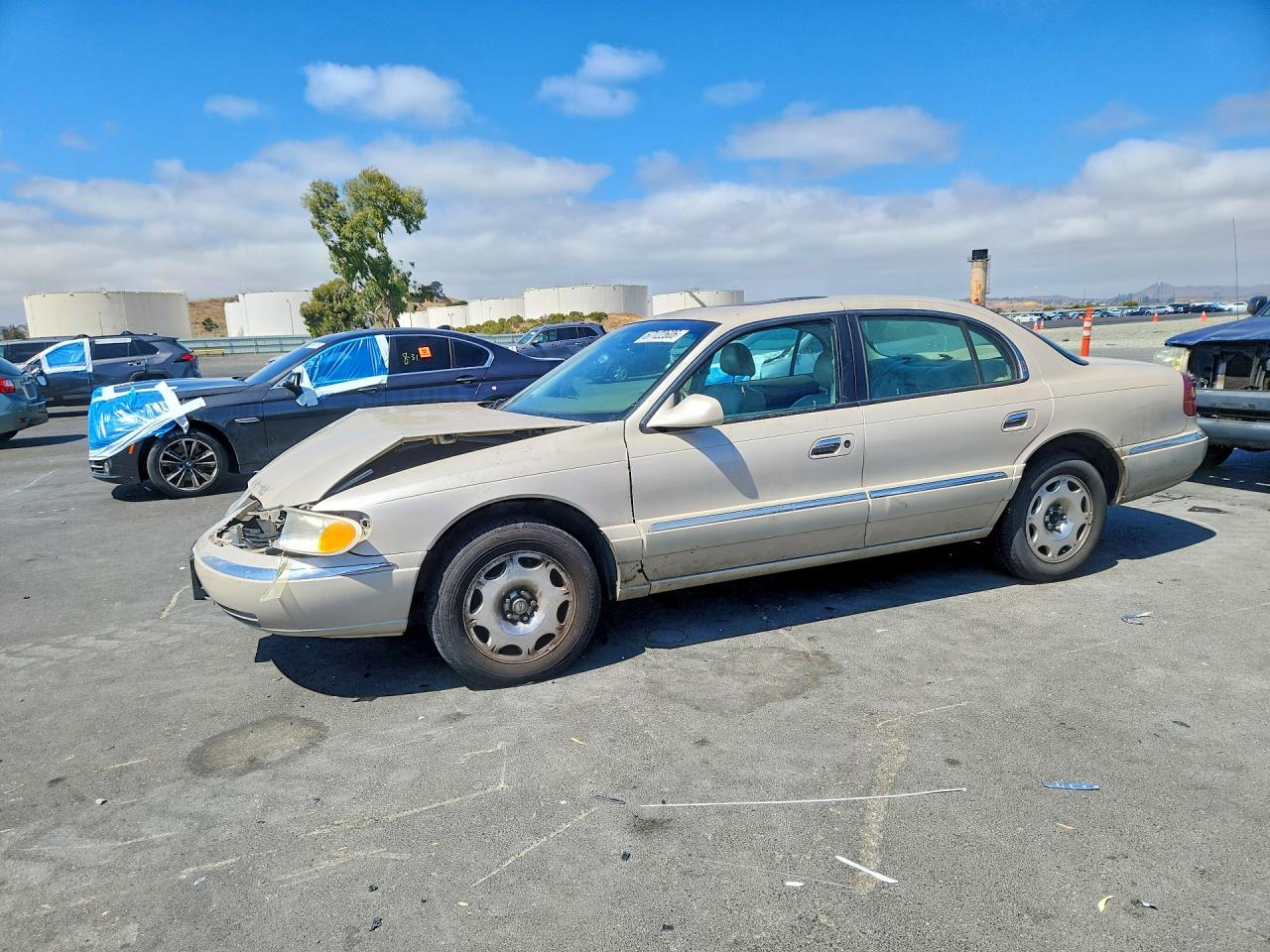 Photo of the 1999 LINCOLN CONTINENTAL