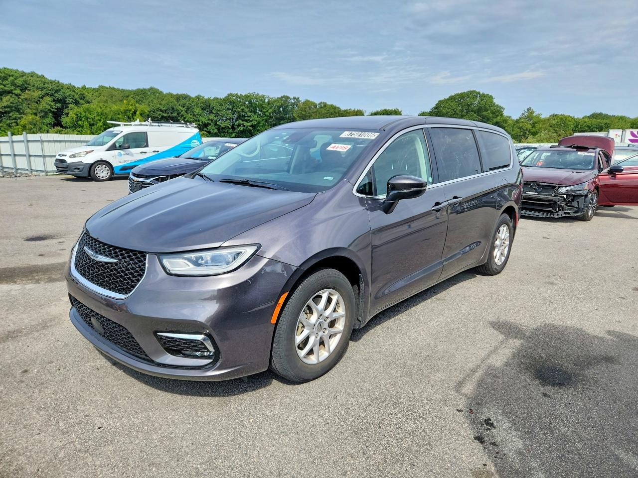 Photo of the 2023 CHRYSLER PACIFICA TOURING L