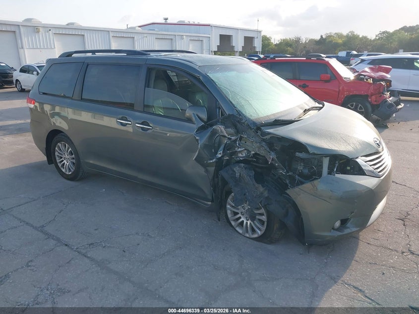 Photo of the 2014 TOYOTA SIENNA XLE V6 8 PASSENGER