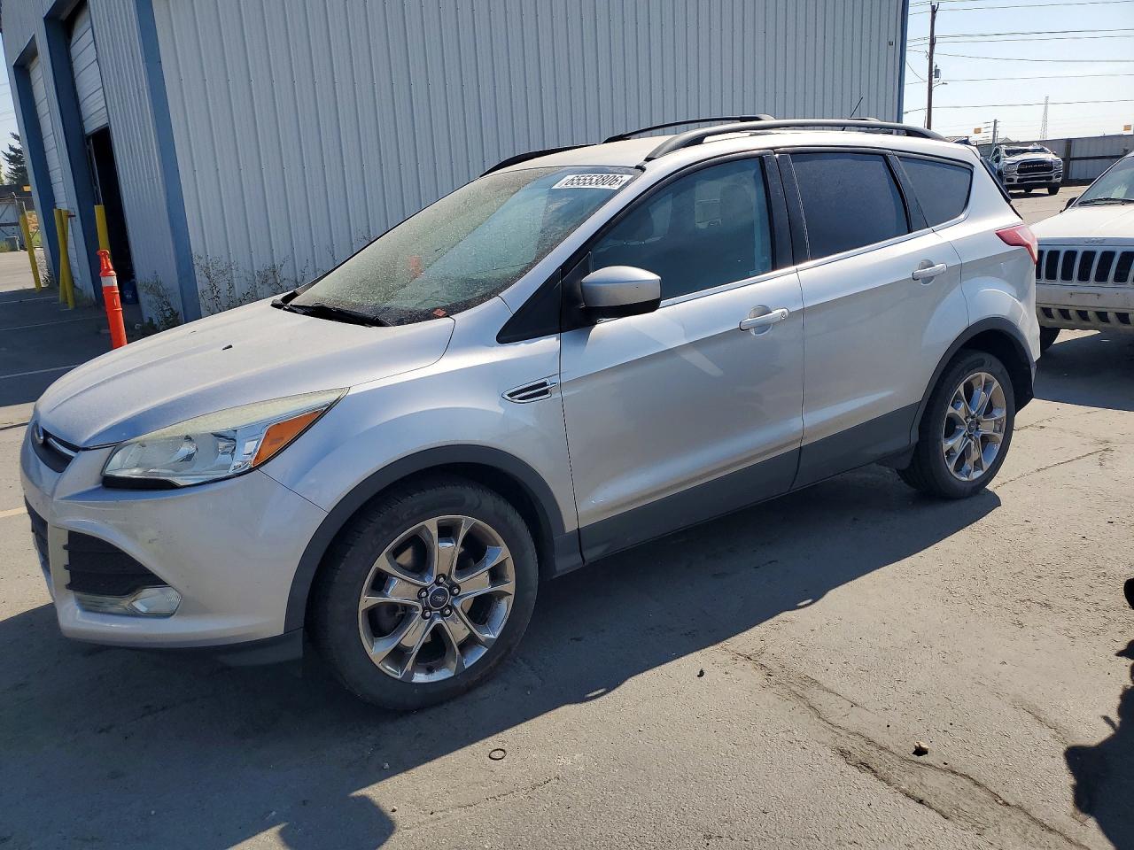 Photo of the 2015 FORD ESCAPE SE
