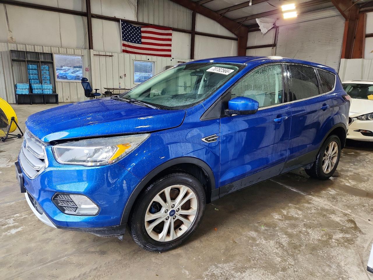 Photo of the 2017 FORD ESCAPE SE