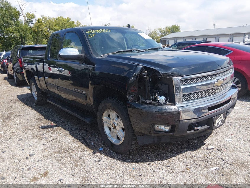 Photo of the 2011 CHEVROLET SILVERADO 1500 LT