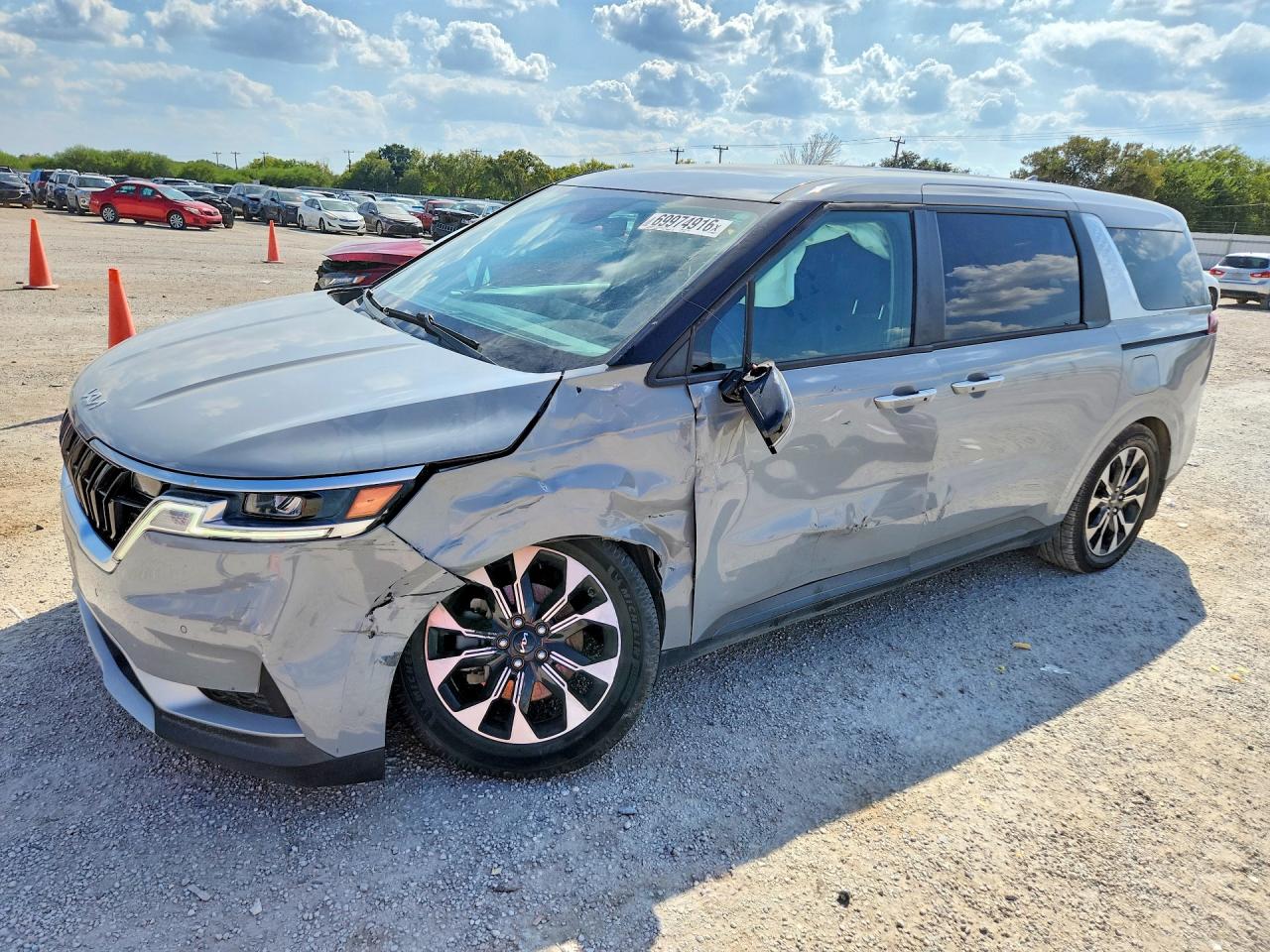 Photo of the 2022 KIA CARNIVAL EX