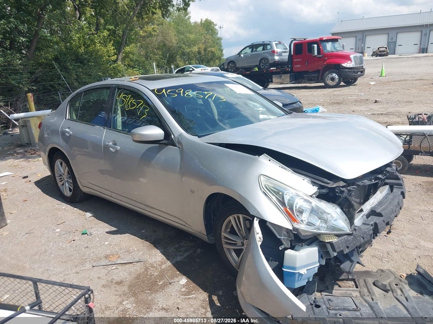 Photo of the 2015 INFINITI Q40