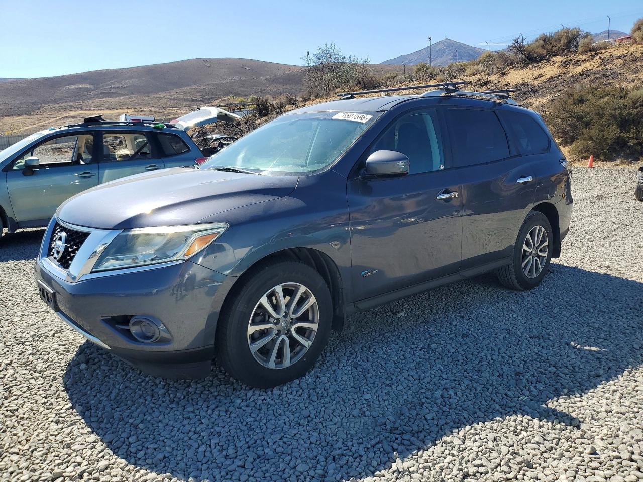 Photo of the 2014 NISSAN PATHFINDER HYBRID SV