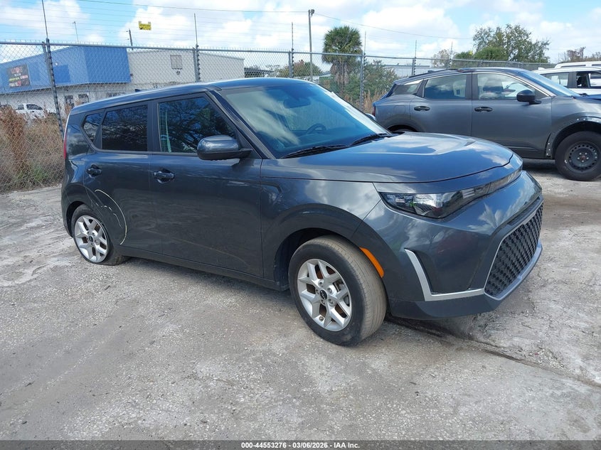 Photo of the 2024 KIA SOUL LX