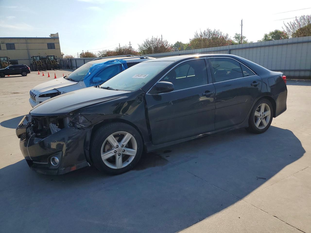 Photo of the 2013 TOYOTA CAMRY SE