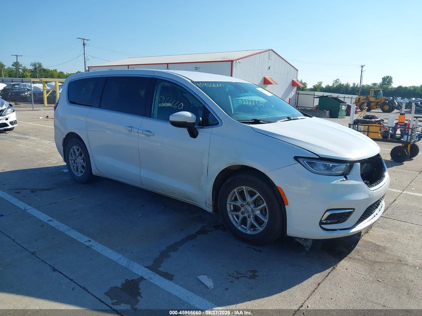 Photo of the 2023 CHRYSLER PACIFICA TOURING L