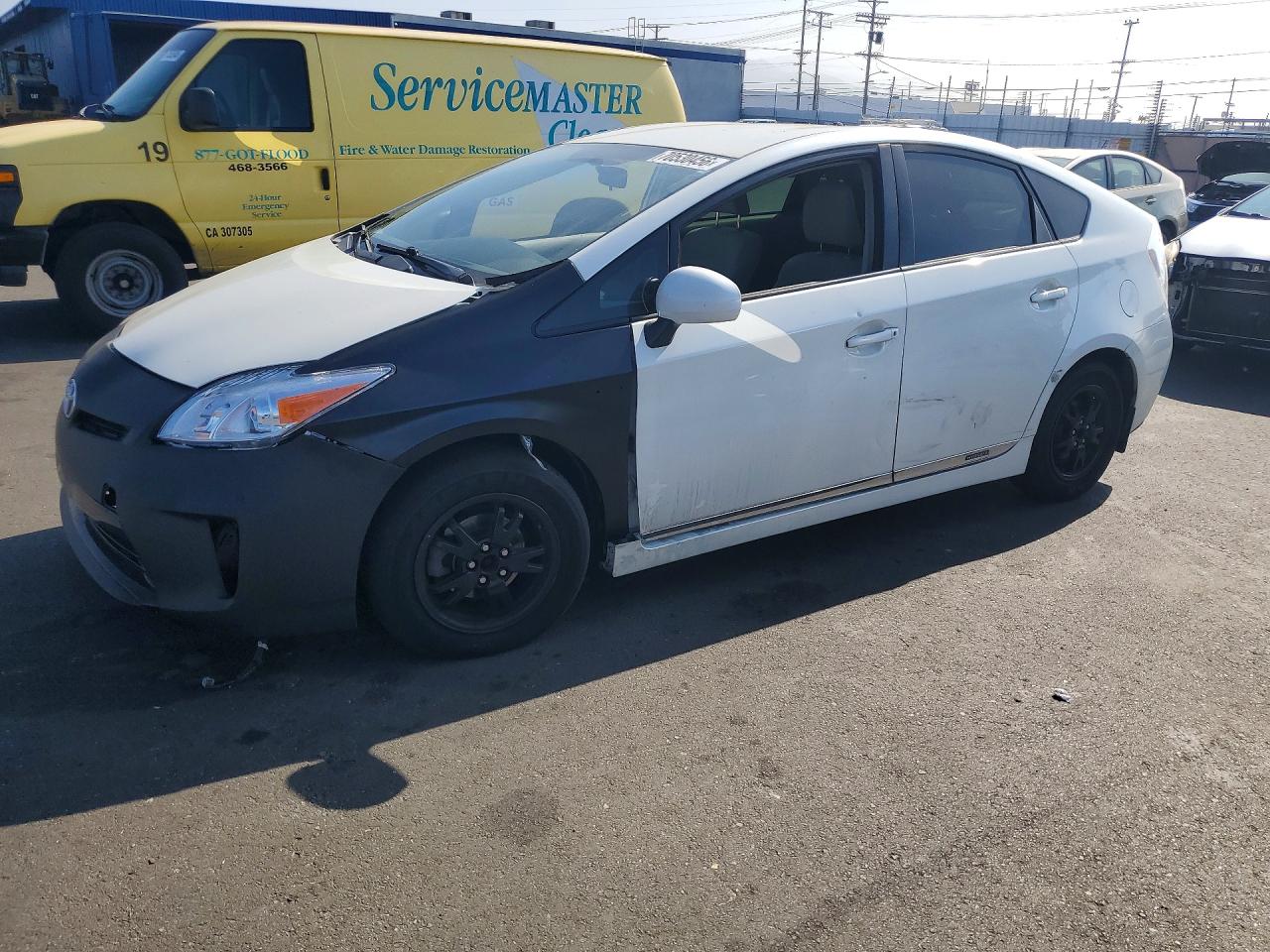 Photo of the 2014 TOYOTA PRIUS THREE