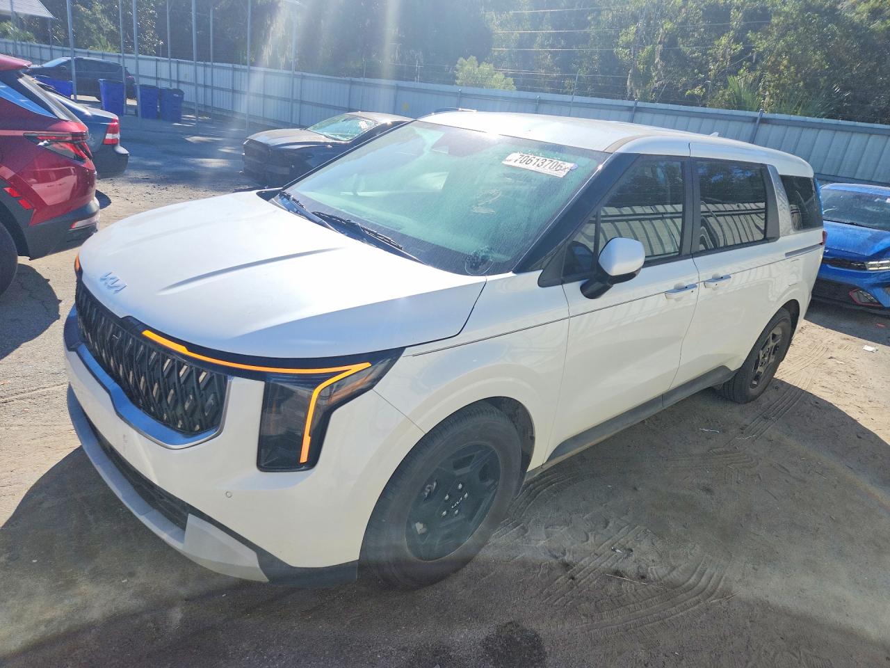 Photo of the 2026 KIA CARNIVAL LXS