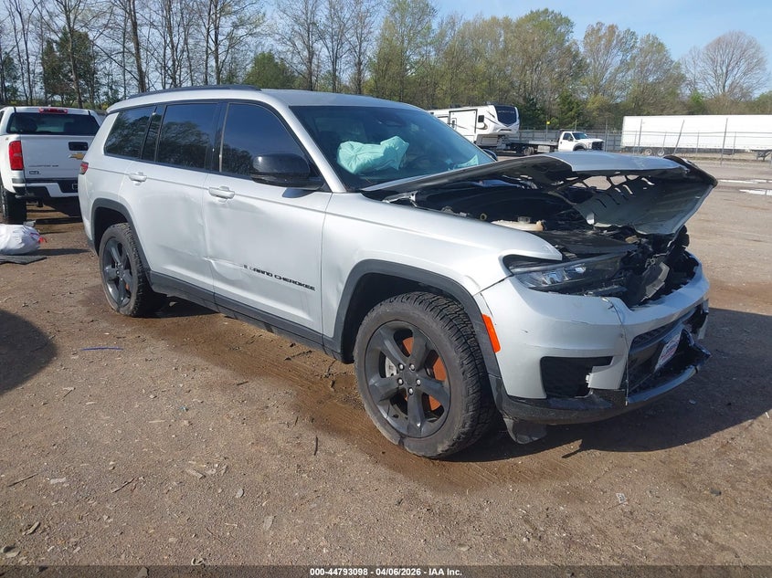 Photo of the 2023 JEEP GRAND CHEROKEE L ALTITUDE 4X2