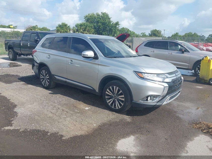 Photo of the 2020 MITSUBISHI OUTLANDER SEL 2.4